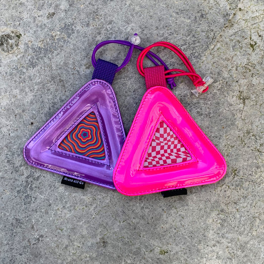 Triangle reflector - Optical illusion
